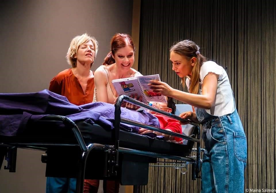 Infos PLAYTHEATRE: Lorsqu'Emilie m'a dit que Vendredi soir nous allions aller au théâtre, ...